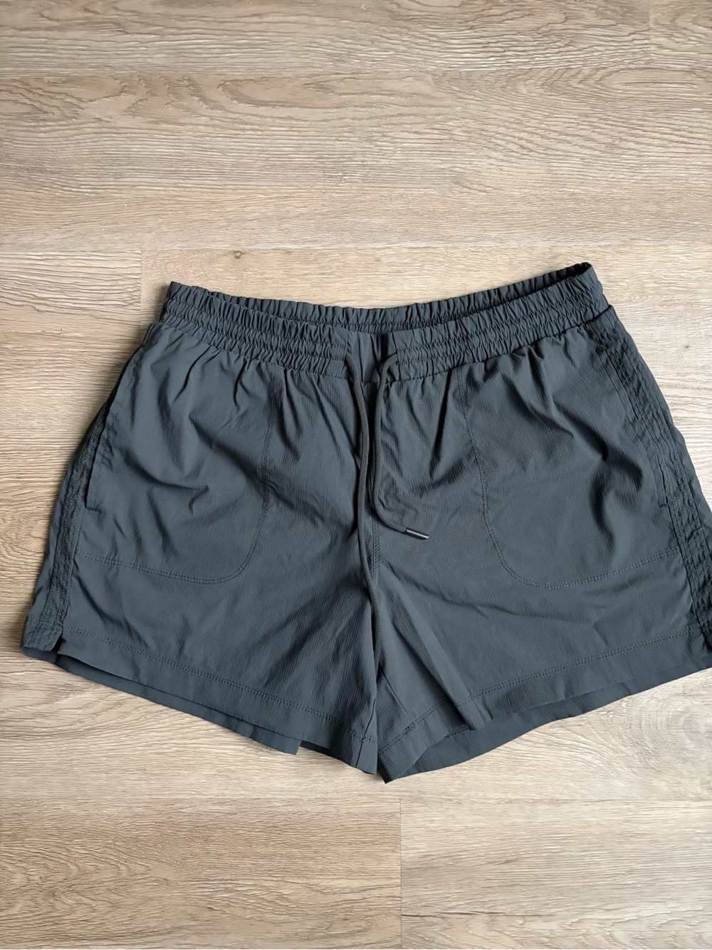 Te Verde Women’s Gray Green Athletic Drawstring Shorts